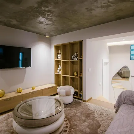 Triple Nest Appartement *
